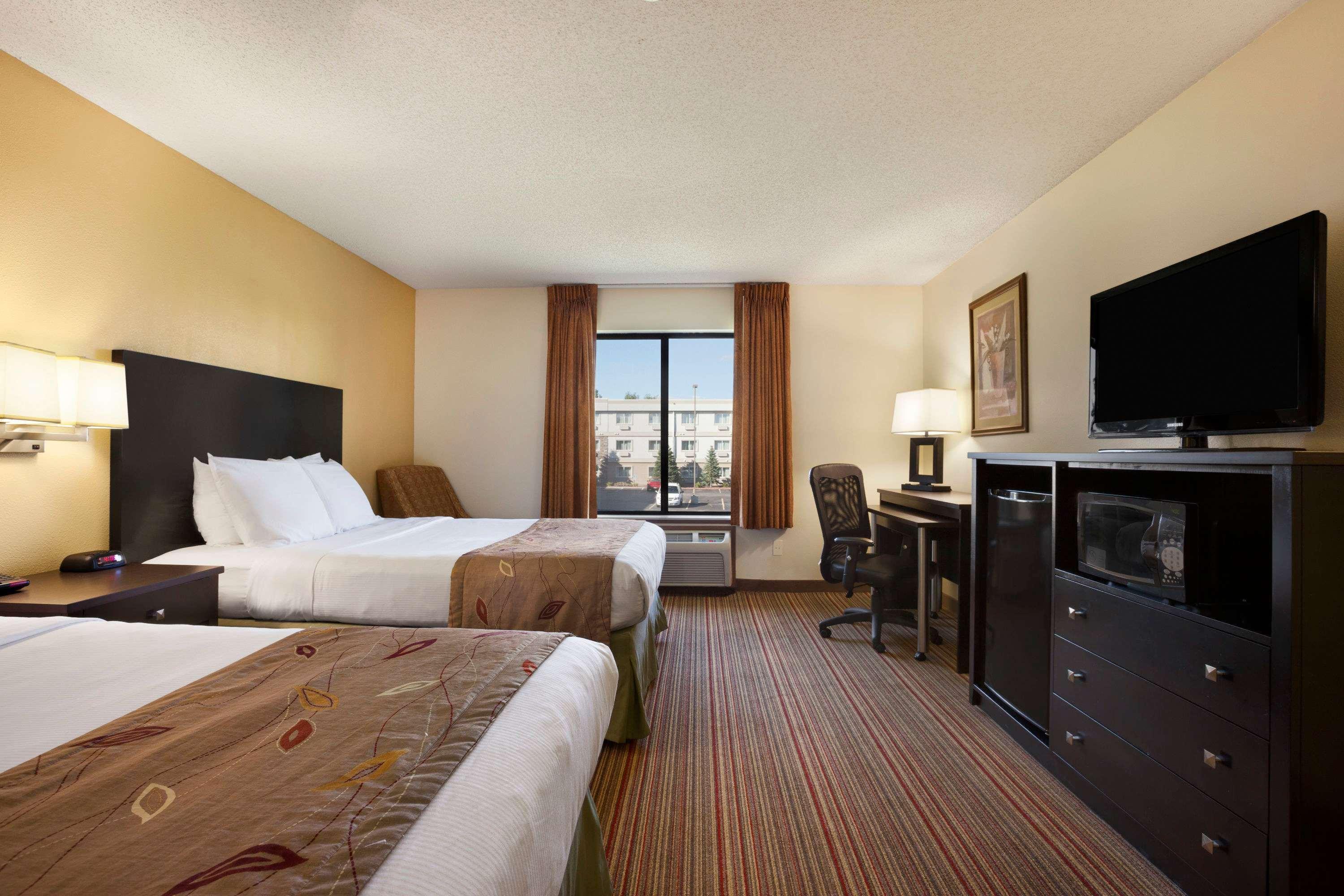 Готель Ramada By Wyndham Wisconsin Dells I-90 Екстер'єр фото
