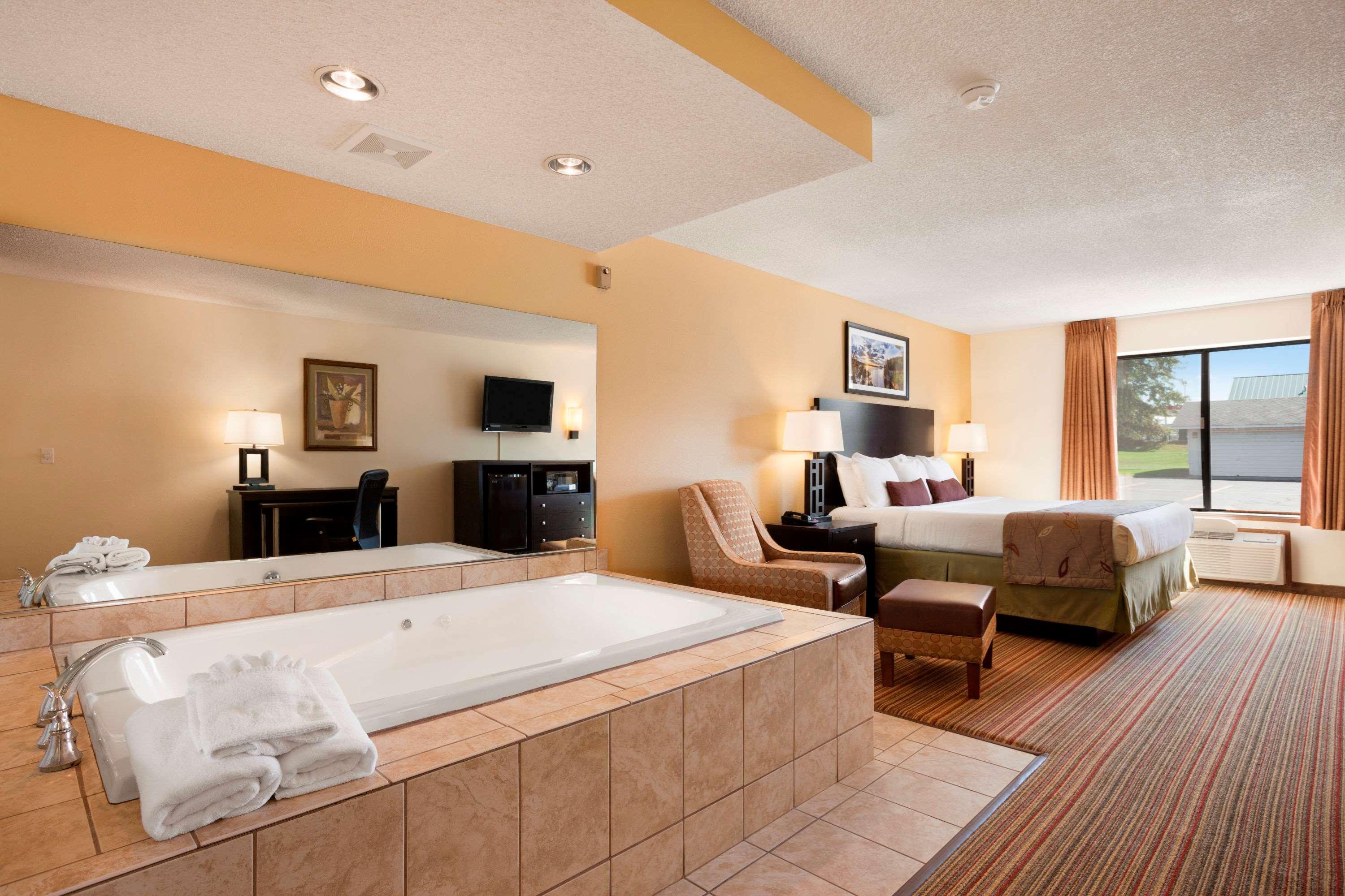 Готель Ramada By Wyndham Wisconsin Dells I-90 Екстер'єр фото