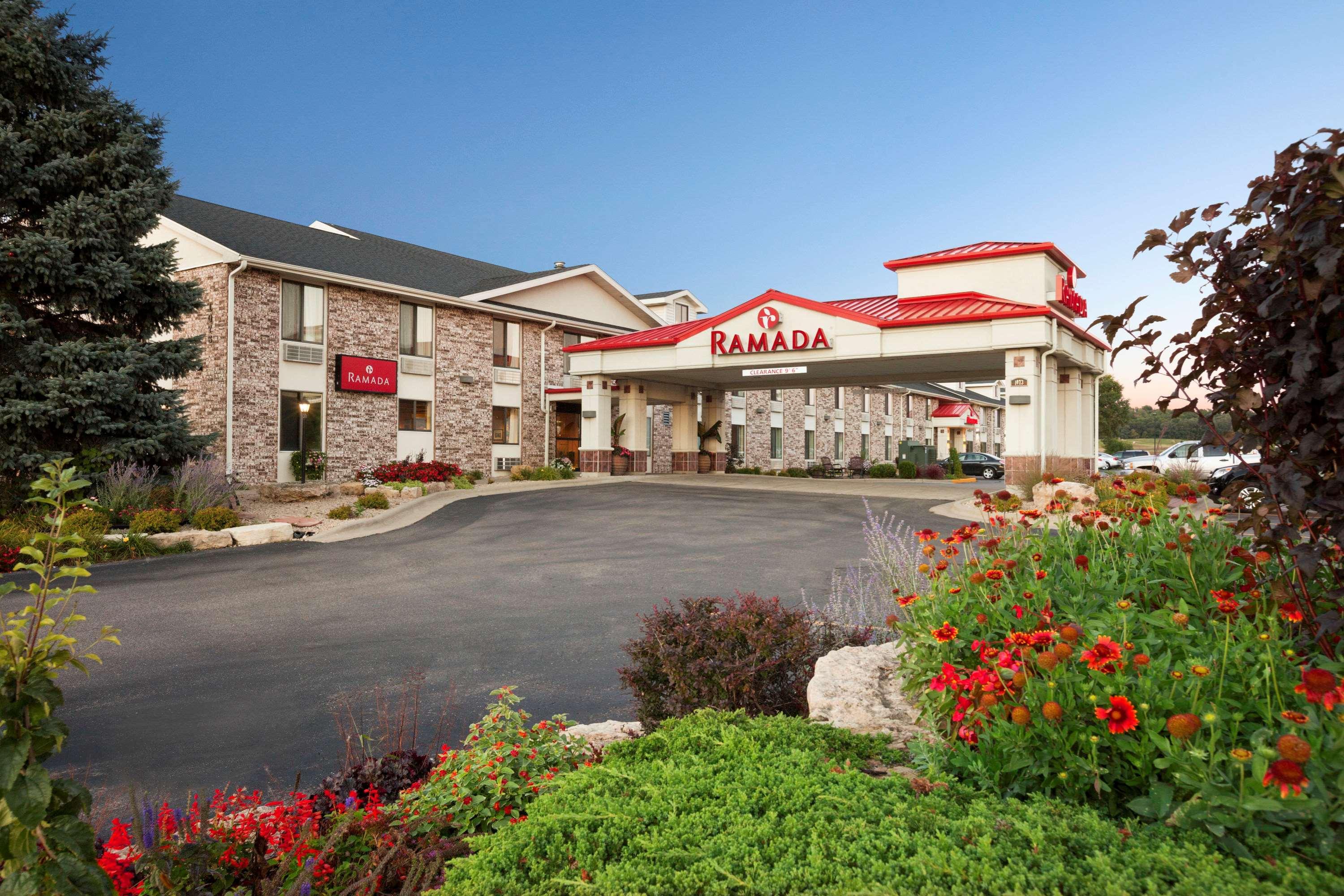 Готель Ramada By Wyndham Wisconsin Dells I-90 Екстер'єр фото