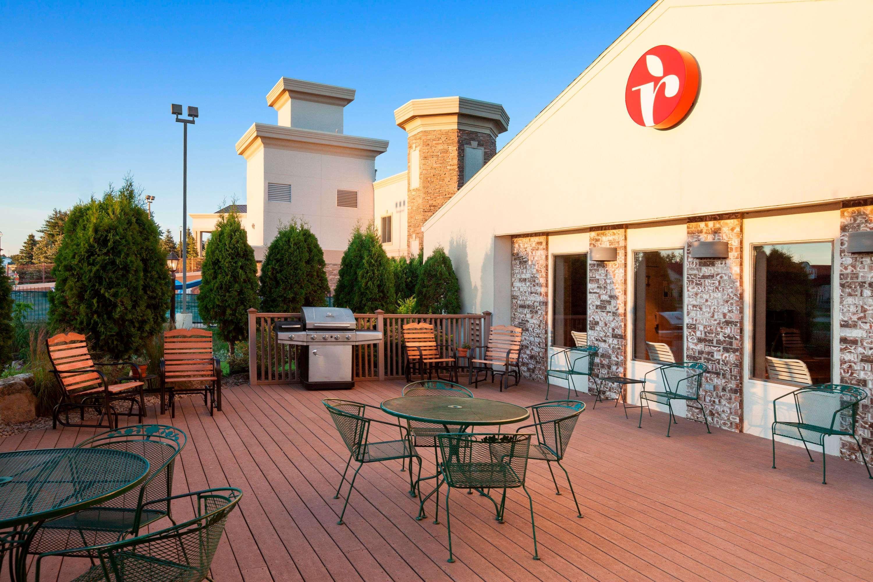 Готель Ramada By Wyndham Wisconsin Dells I-90 Екстер'єр фото