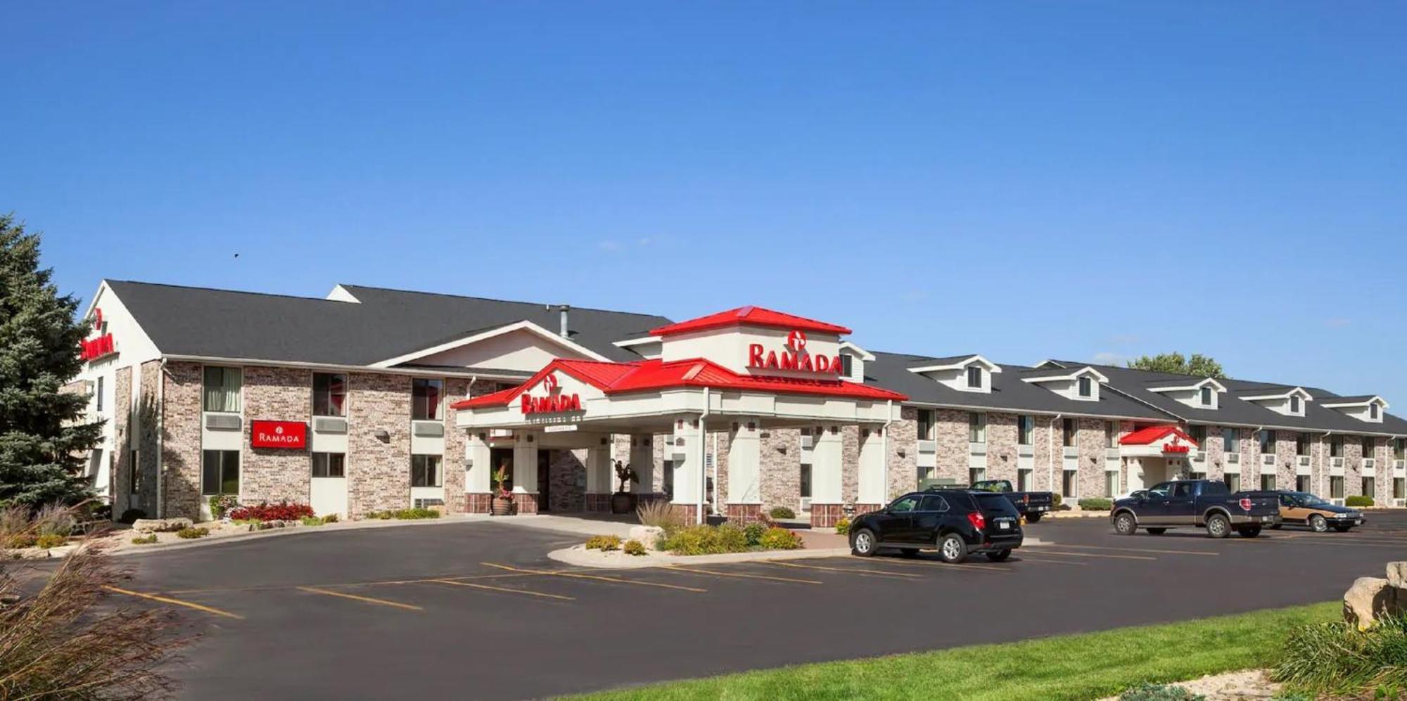 Готель Ramada By Wyndham Wisconsin Dells I-90 Екстер'єр фото