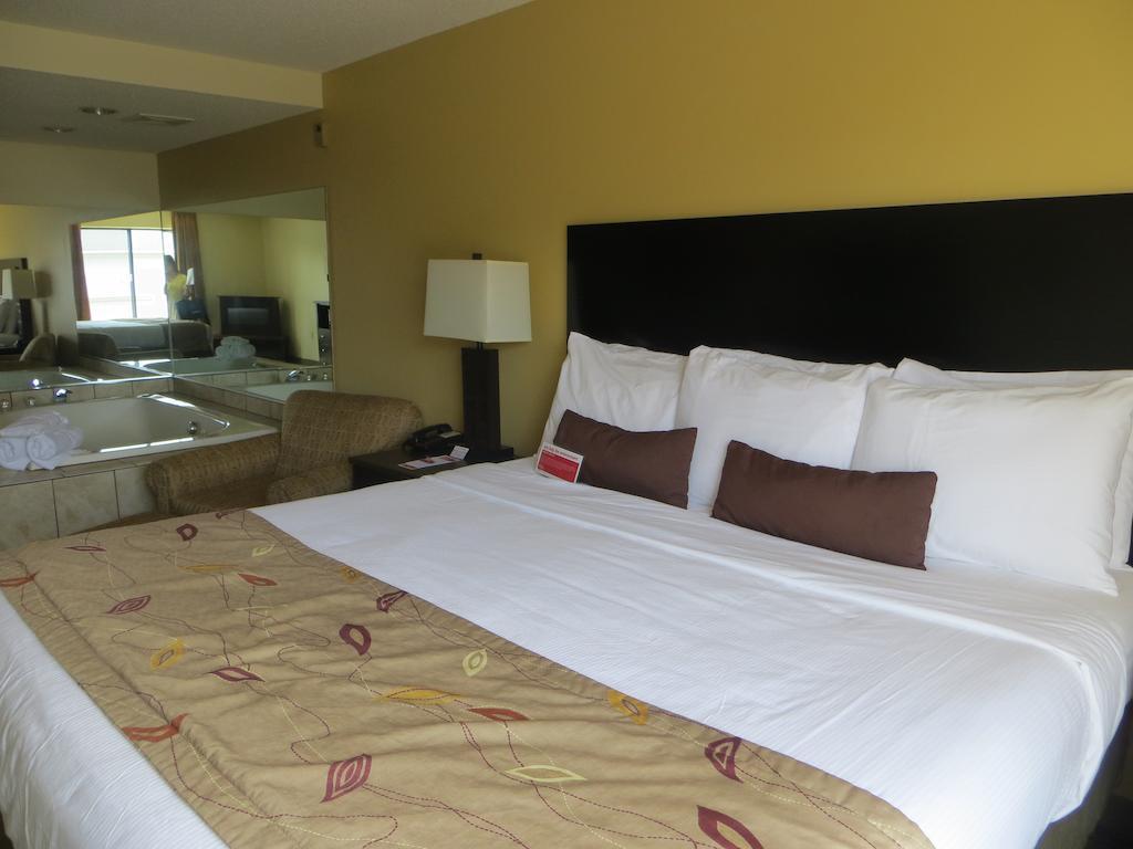Готель Ramada By Wyndham Wisconsin Dells I-90 Екстер'єр фото