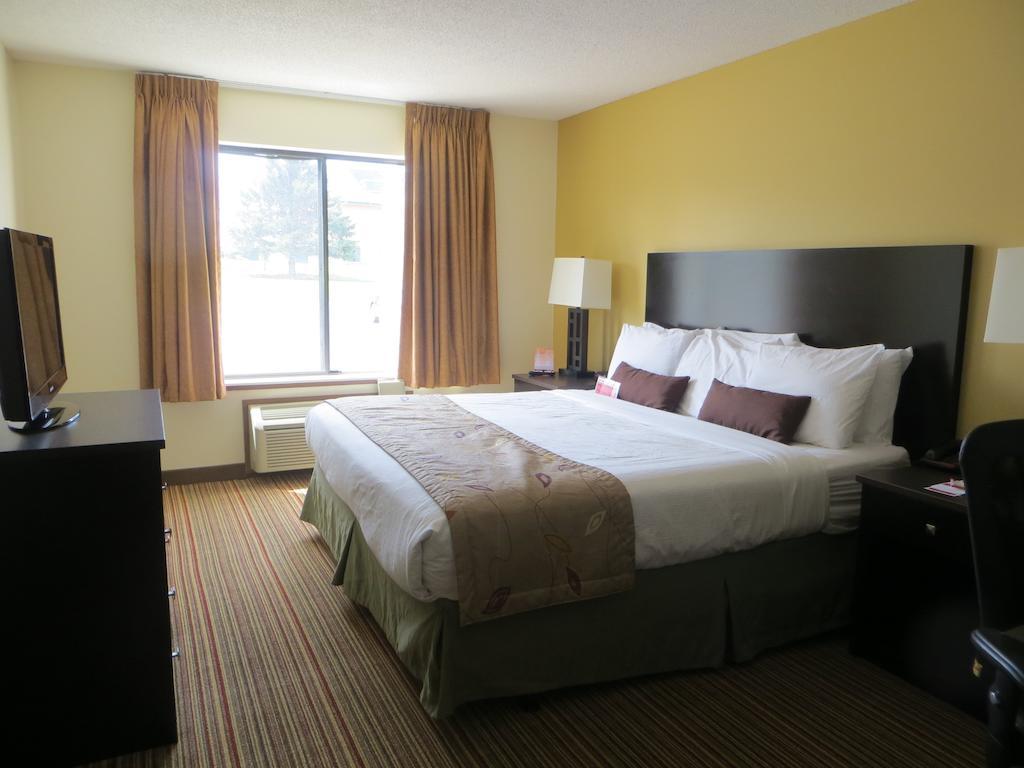 Готель Ramada By Wyndham Wisconsin Dells I-90 Екстер'єр фото